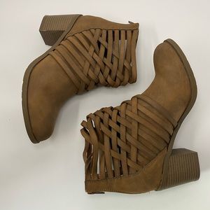 Block heel short boots